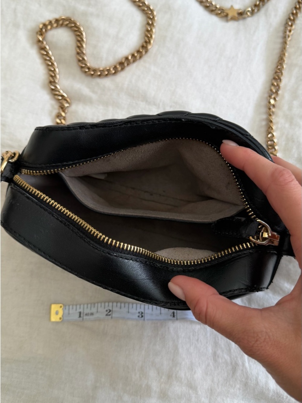 Stella McCartney Black Quilted Star Camera Bag with Gold Chain Strap - Picture 5 of 9
